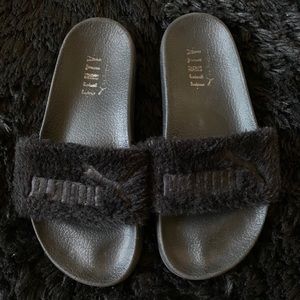 FENTY PUMA BLACK SLIDES